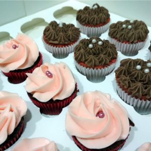 cupcakes-frosting de fresa y perlitas