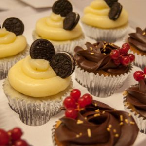 Cup Cakes de Oreo Chocolate y grosellas
