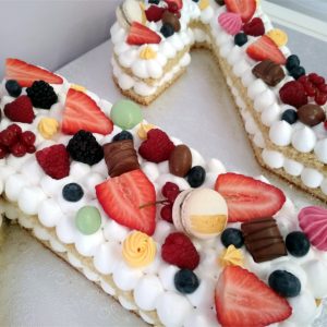 Tarta en forma de numero 12