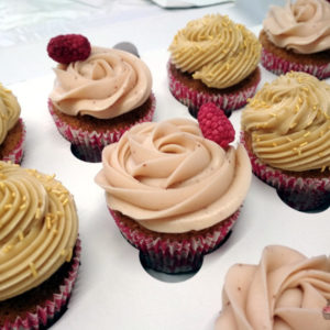 Caja de CupCakes con frosting de fresa