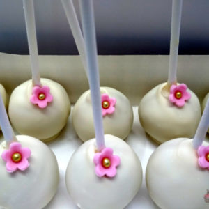 Deliciosas Cake Pops con chocolate blanco
