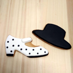 Galletas deocoradas sombrero y zapato sevillanas