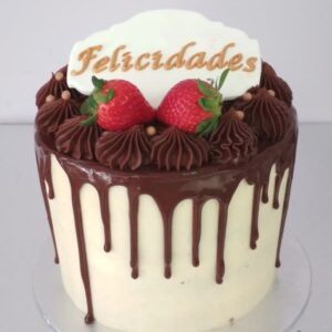 Drip Cake Chocolate y Fresas