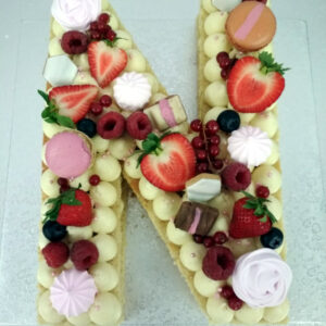 Tarta con forma de letra N
