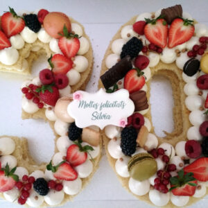 Tarta con forma de numero 30