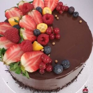 Tarta drip cake con toques de oro