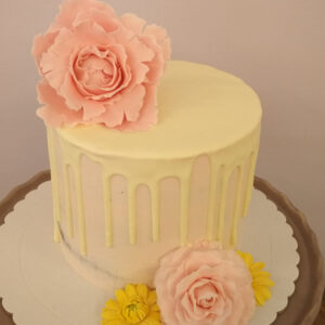 Drip Cake con flores de fondant comestibles