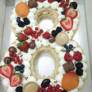 Tarta con forma de numero 8