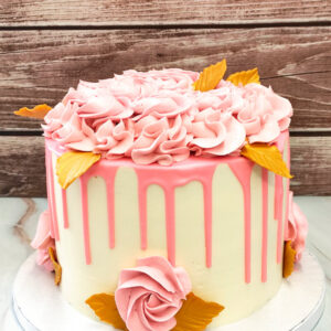 Dripcake-Con-Rosetones-y-Hojas-Doradas